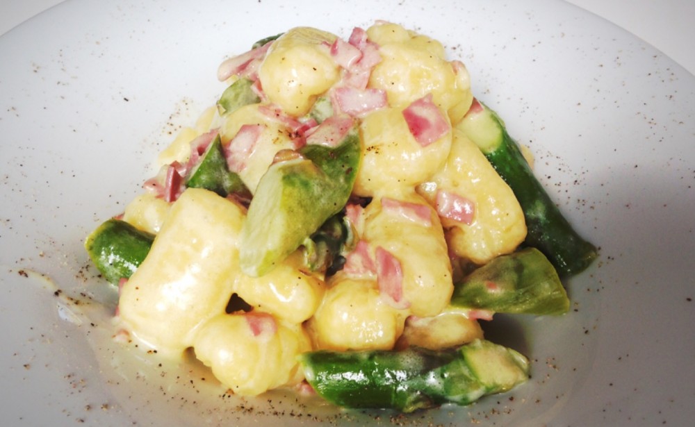 Gnocchi in feiner Schinken-Spargel Sauce