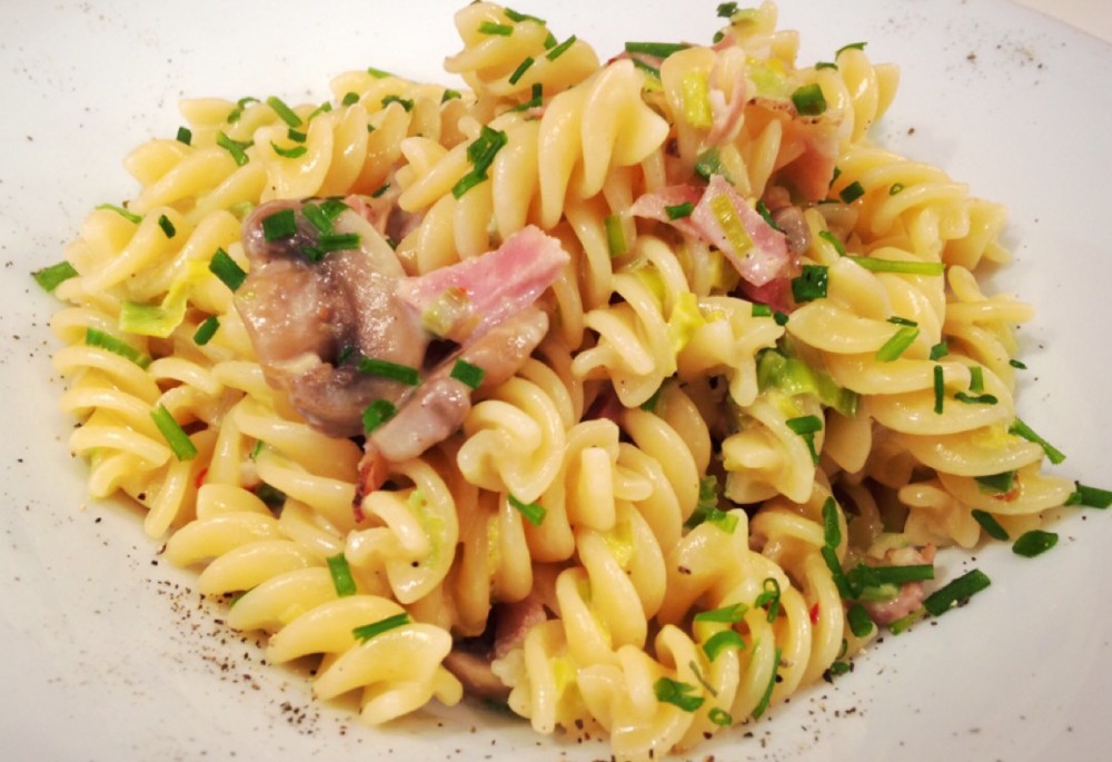 Pasta Prosciutto e Funghi